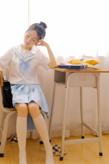 丰满迷人的老师少妇